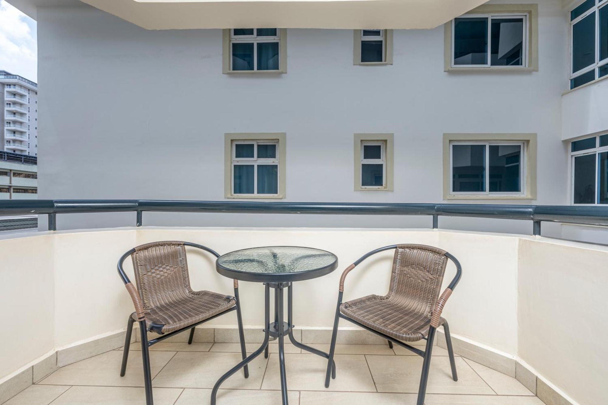 Roma Court Serviced Apartments Найроби Экстерьер фото