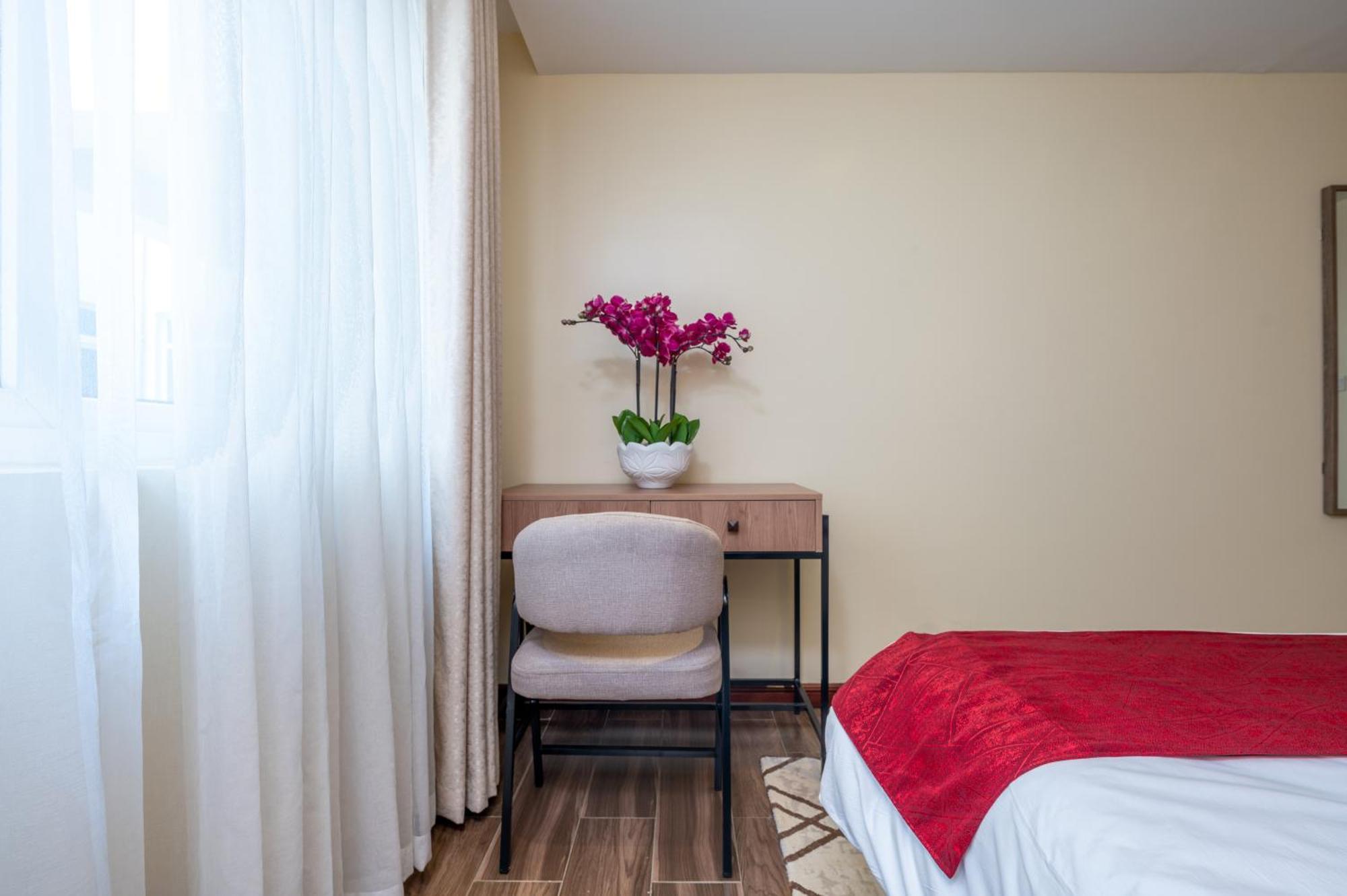 Roma Court Serviced Apartments Найроби Экстерьер фото